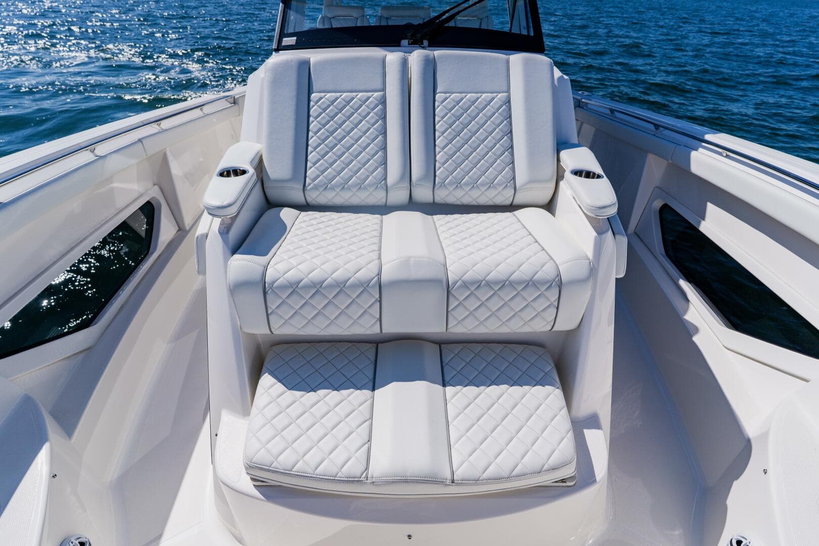 2022 Pursuit S 378 Sport — photo 14