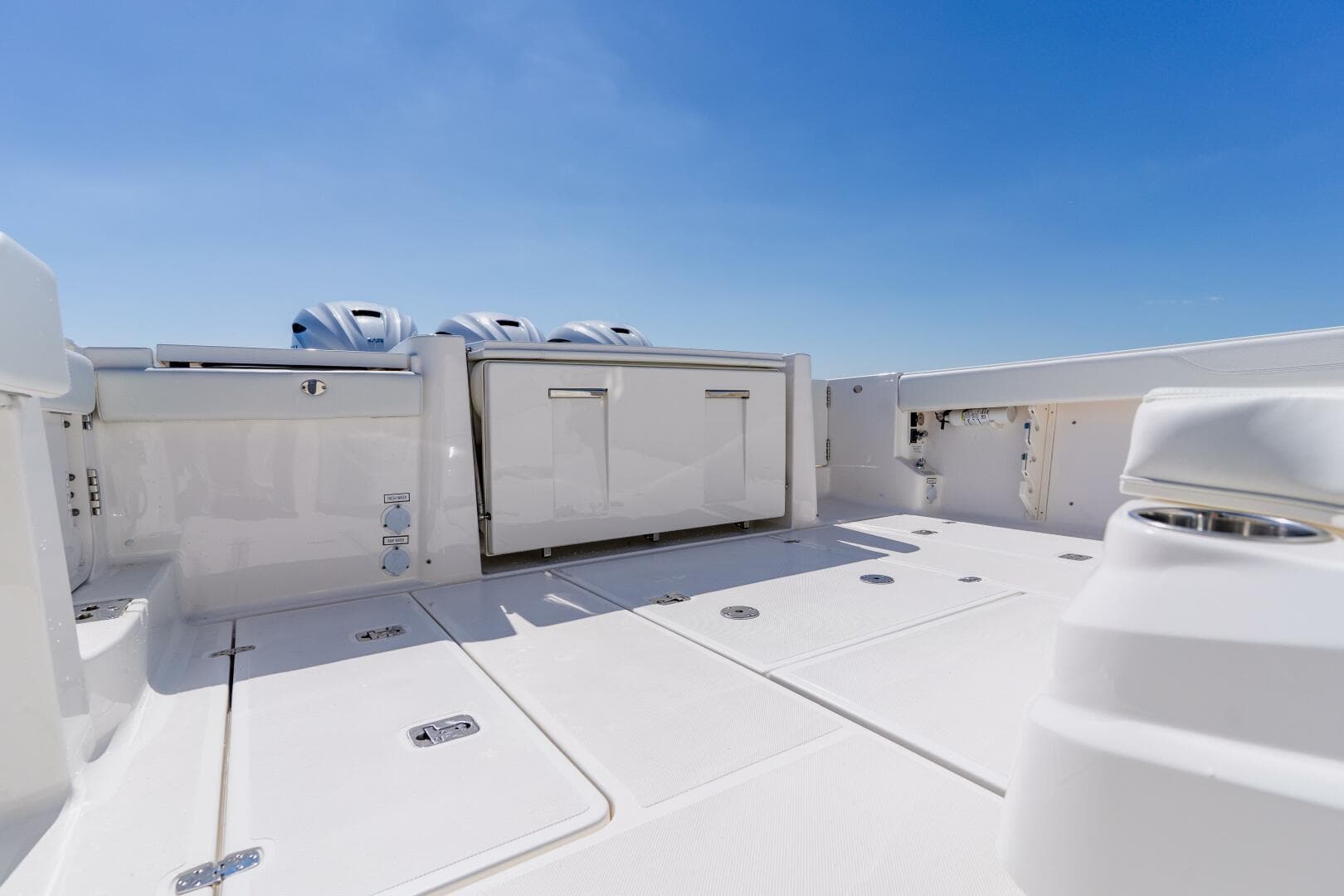 2022 Pursuit S 378 Sport — photo 41