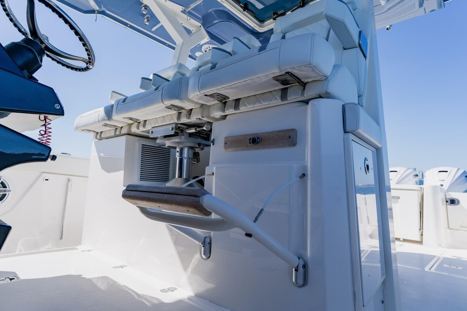 2022 Pursuit S 378 Sport — photo 22