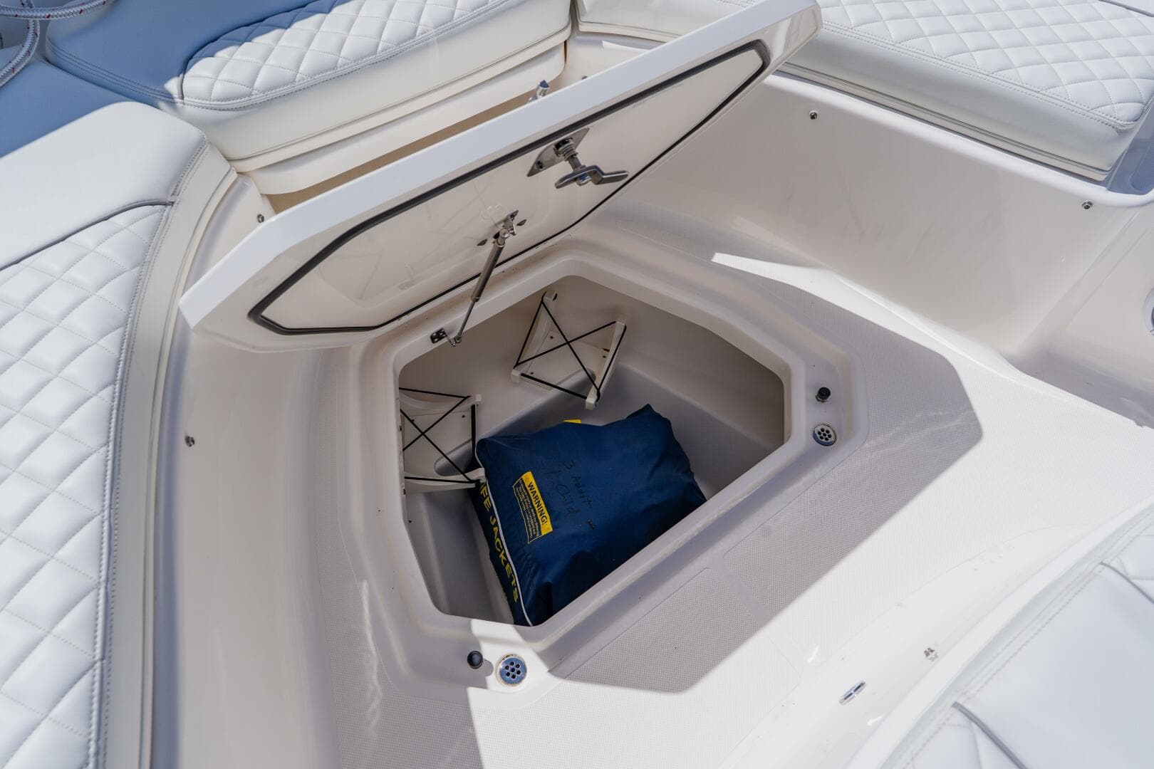 2022 Pursuit S 378 Sport — photo 11