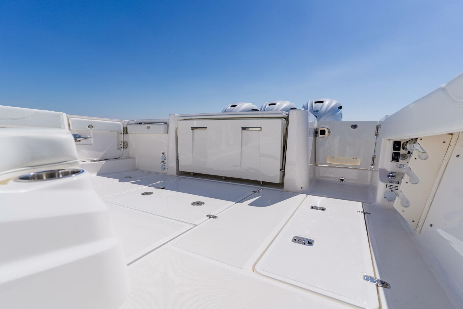 2022 Pursuit S 378 Sport — photo 42