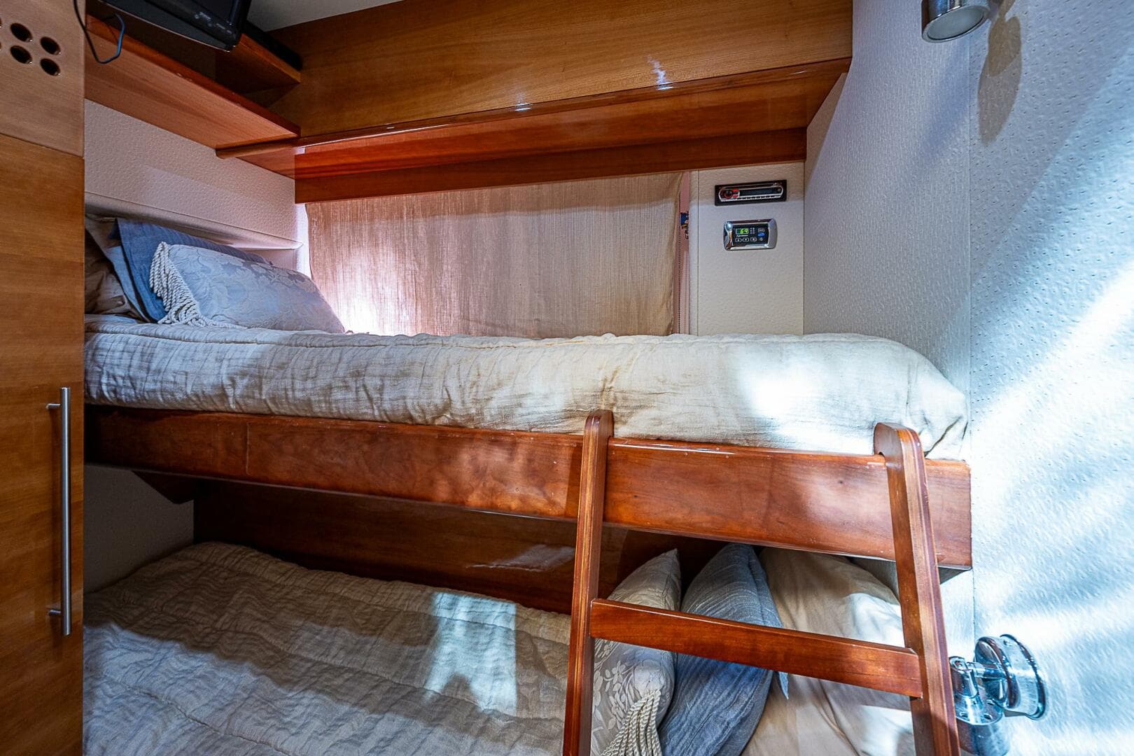 2009 Aicon 64 — photo 72