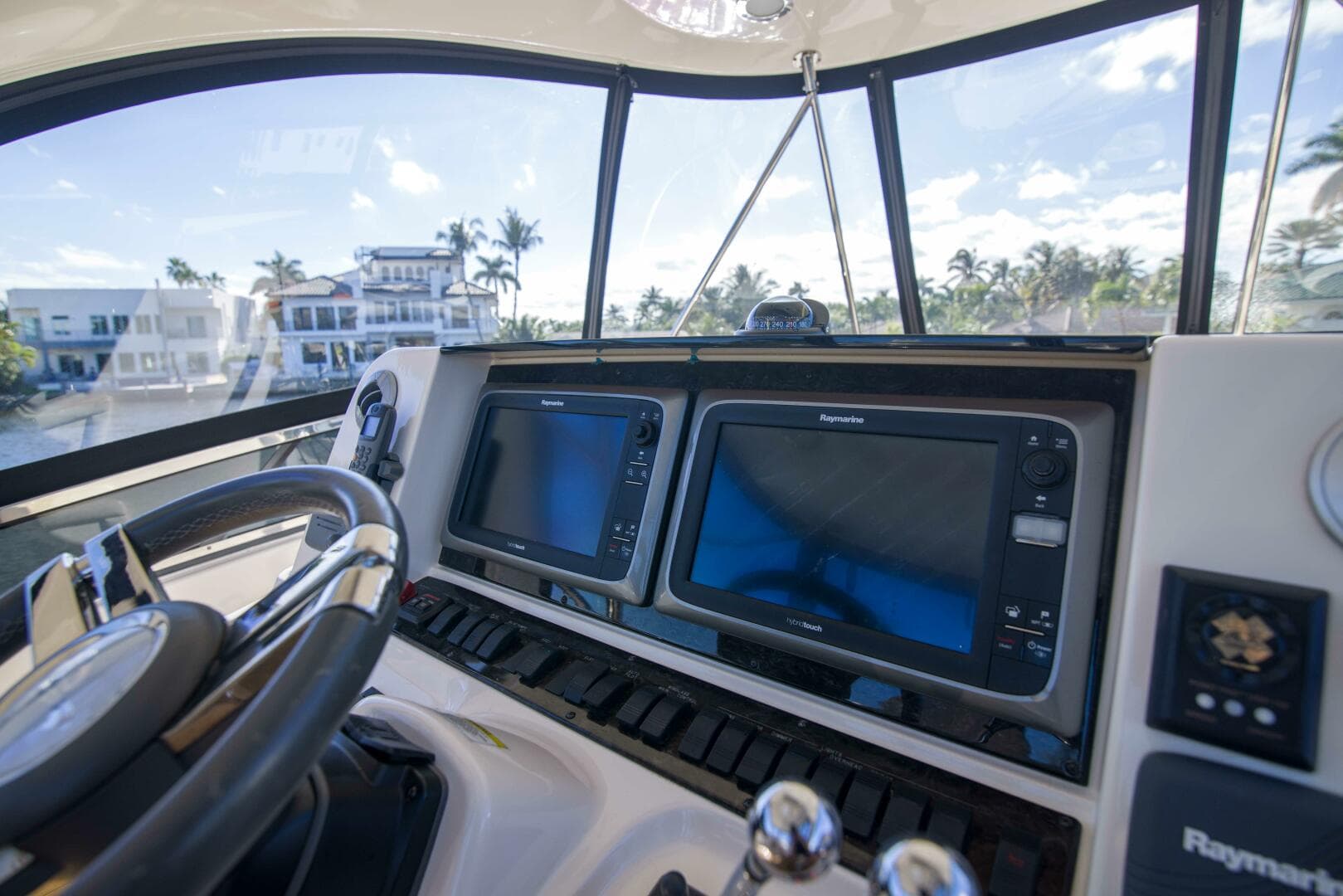 2013 Sea Ray 520 Sedan Bridge — photo 36