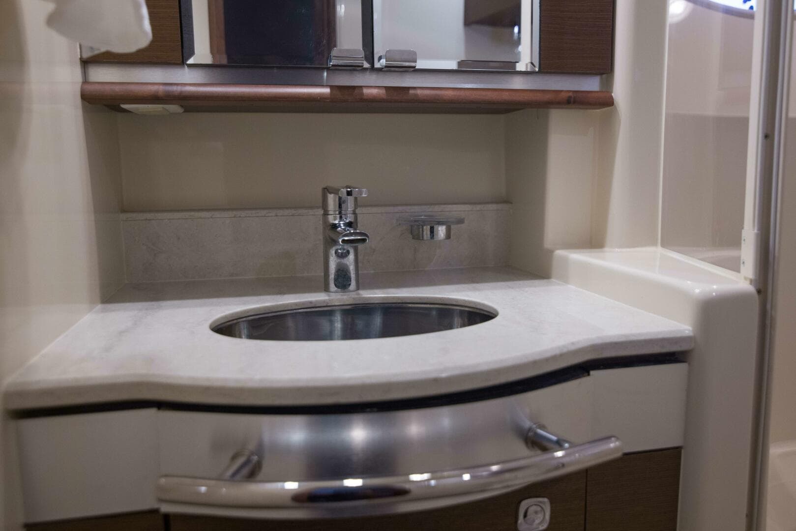 2013 Sea Ray 520 Sedan Bridge — photo 16