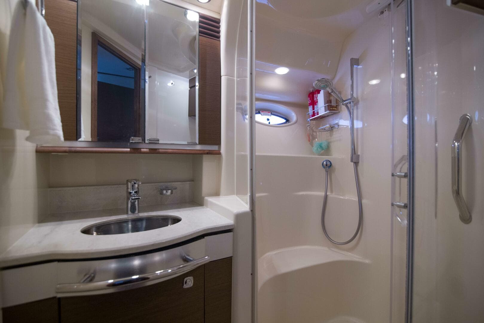 2013 Sea Ray 520 Sedan Bridge — photo 15