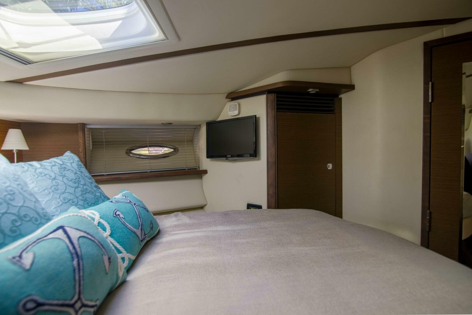 2013 Sea Ray 520 Sedan Bridge — photo 12