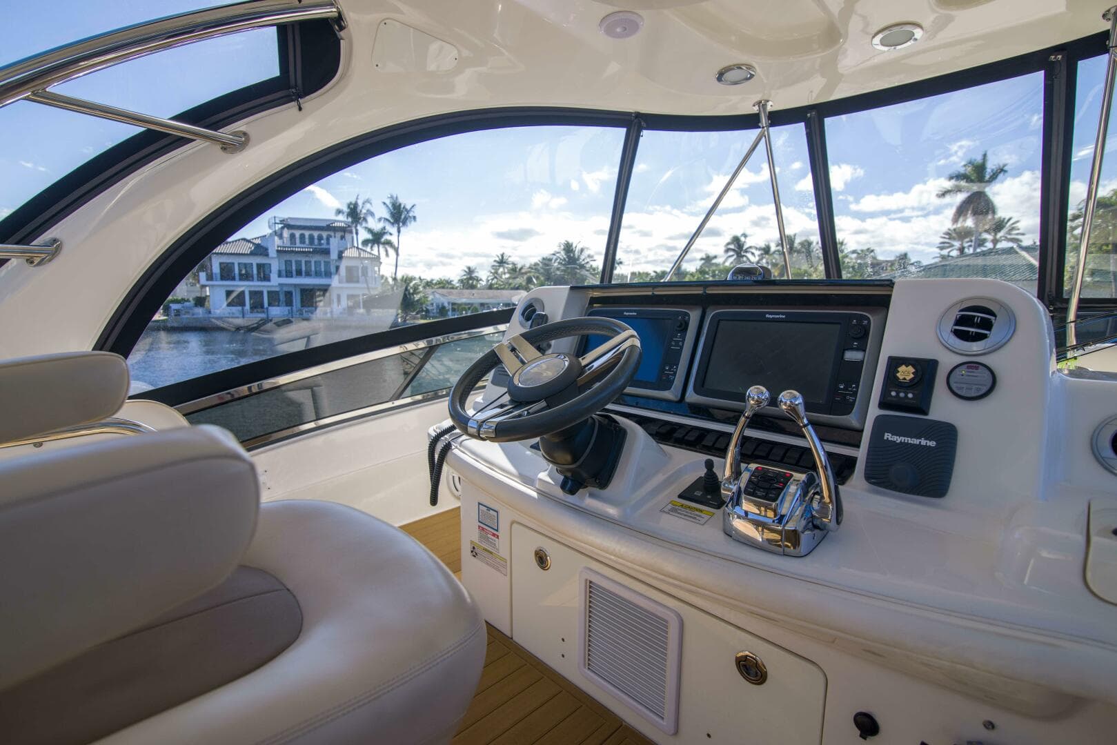 2013 Sea Ray 520 Sedan Bridge — photo 34