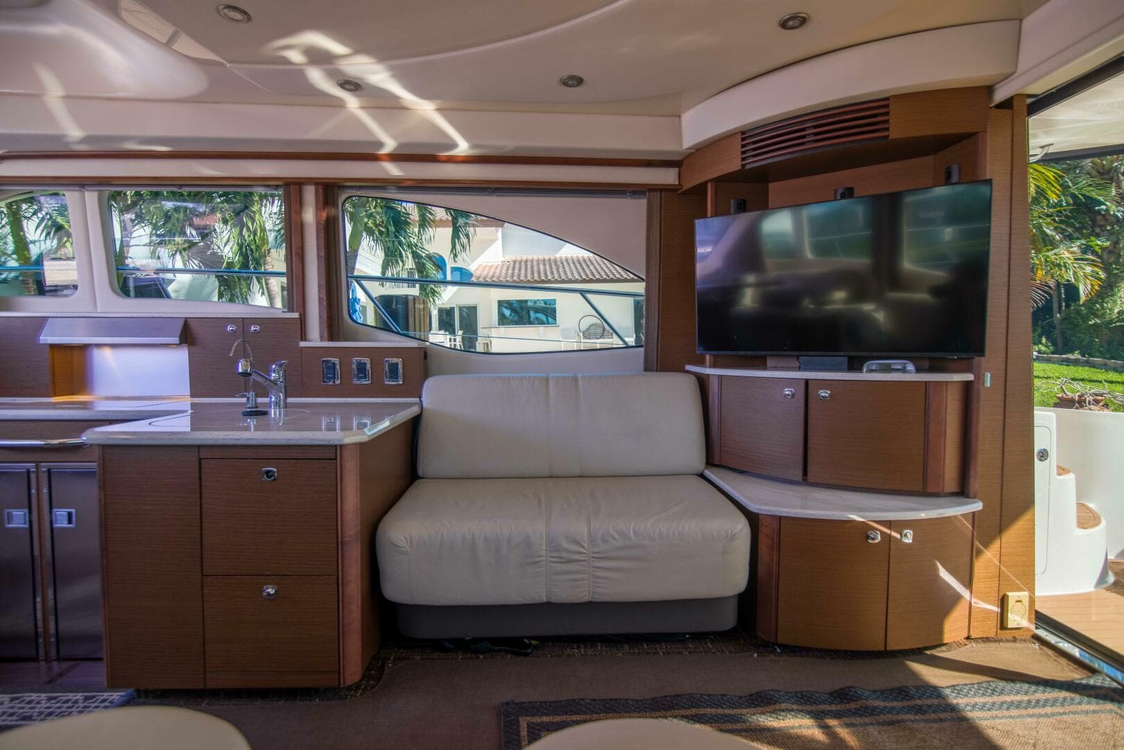 2013 Sea Ray 520 Sedan Bridge — photo 6