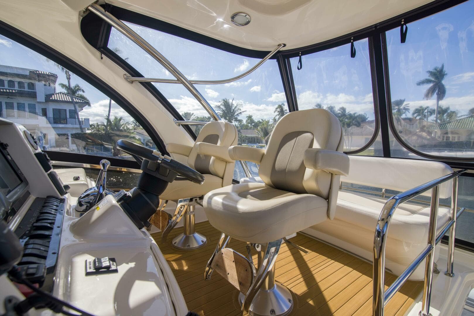 2013 Sea Ray 520 Sedan Bridge — photo 28