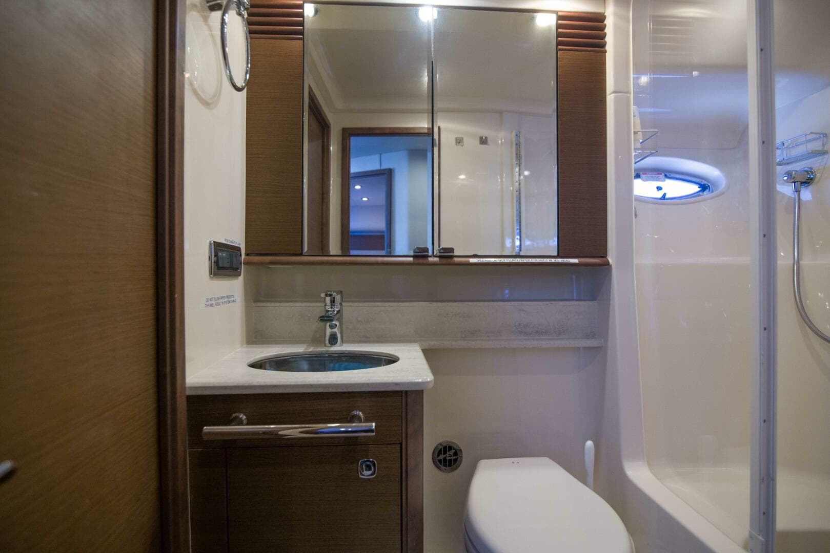 2013 Sea Ray 520 Sedan Bridge — photo 17