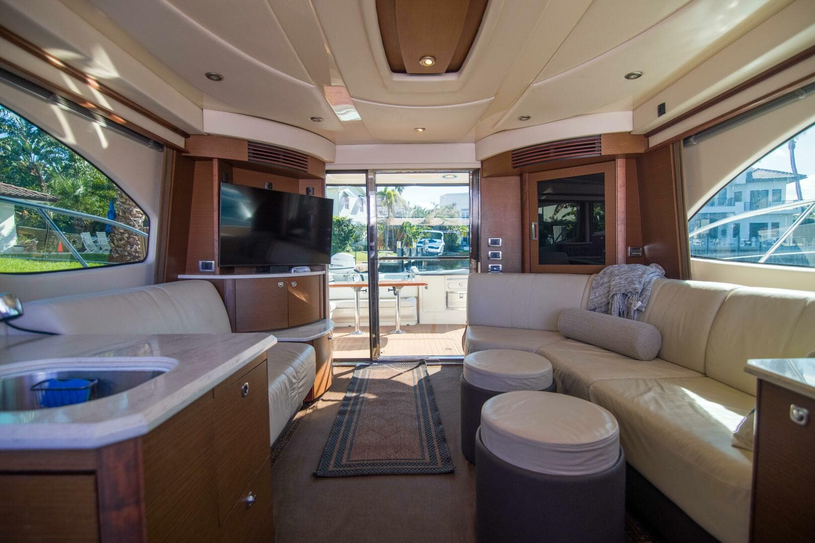 2013 Sea Ray 520 Sedan Bridge — photo 2