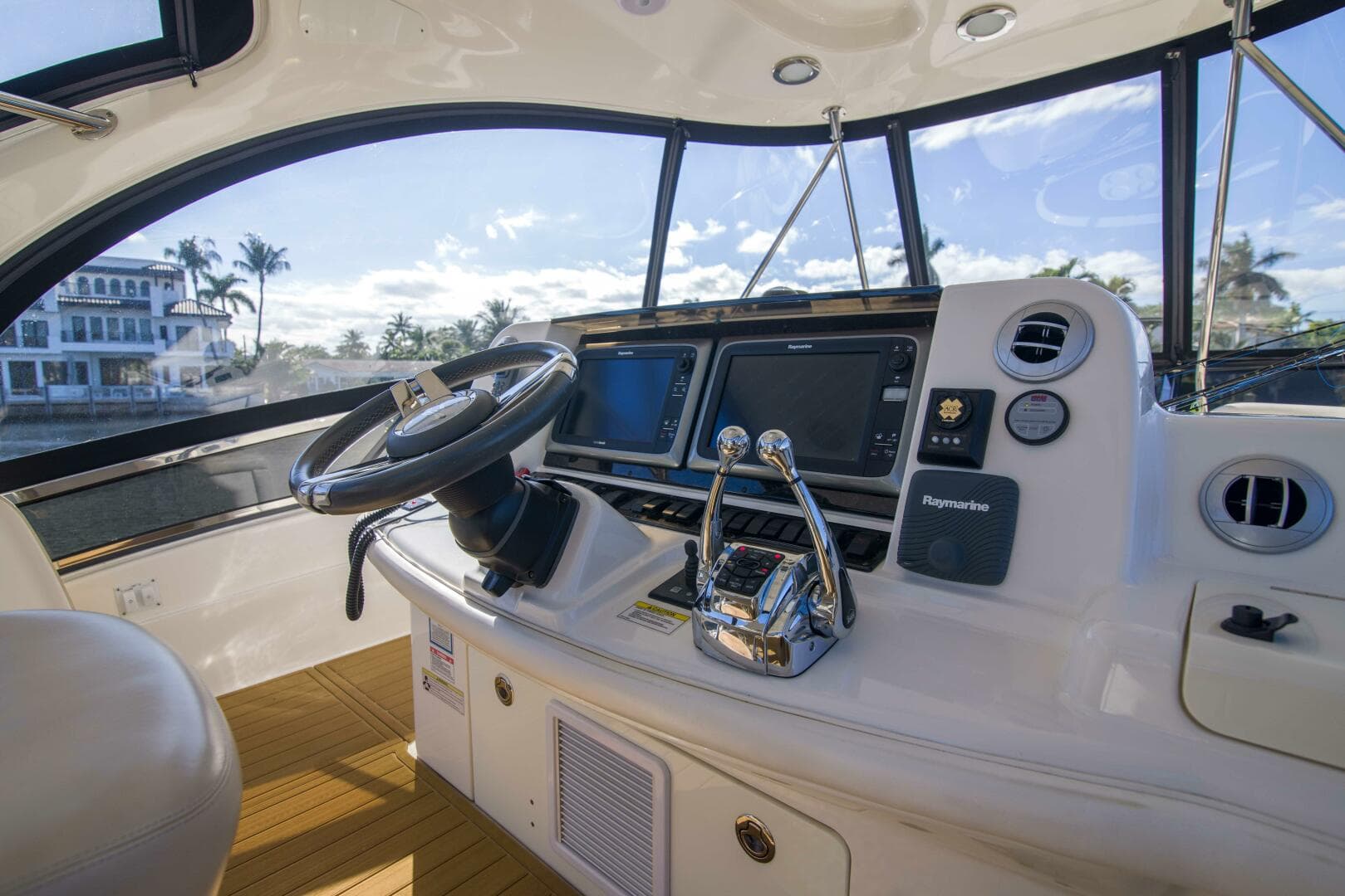 2013 Sea Ray 520 Sedan Bridge — photo 35