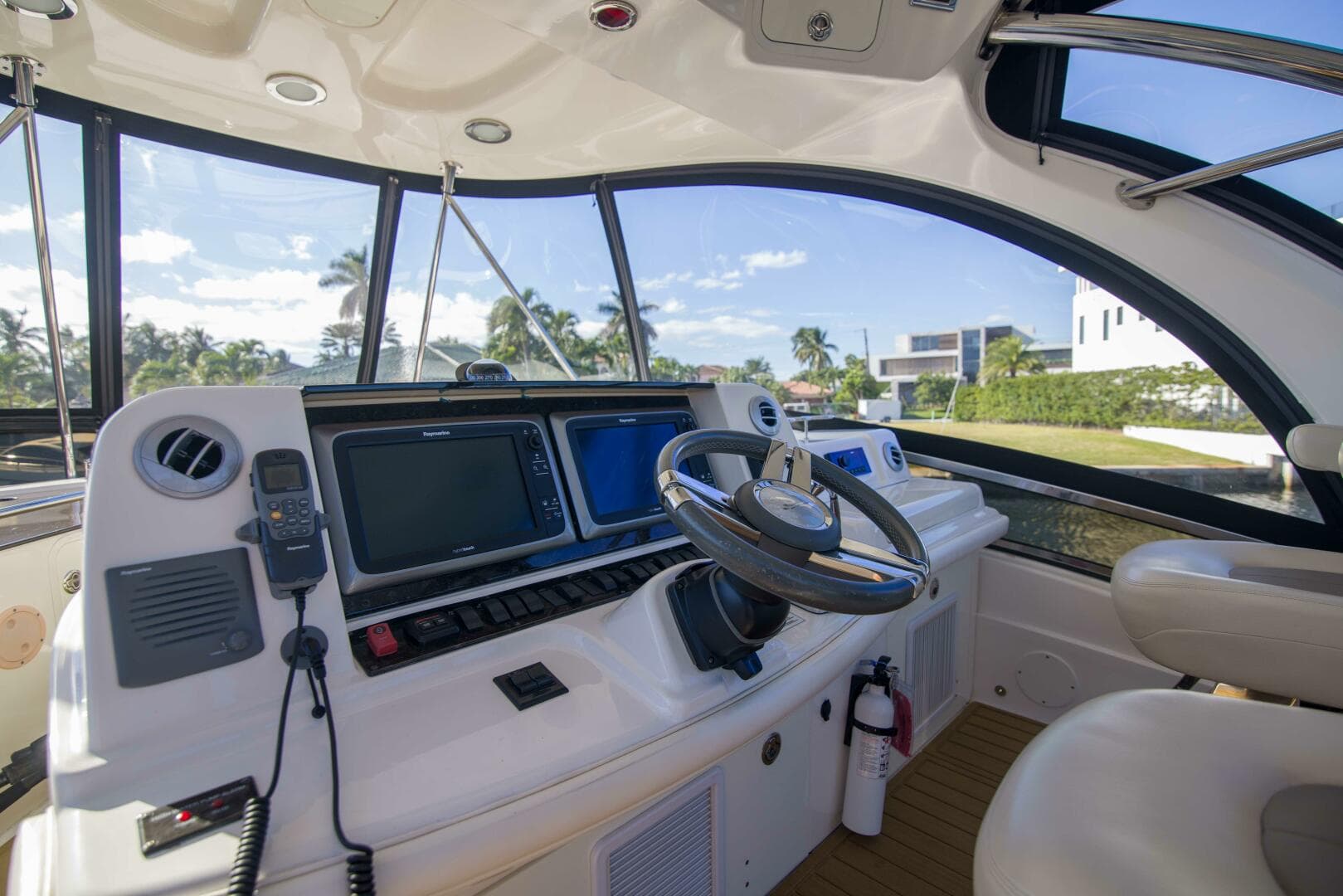2013 Sea Ray 520 Sedan Bridge — photo 32