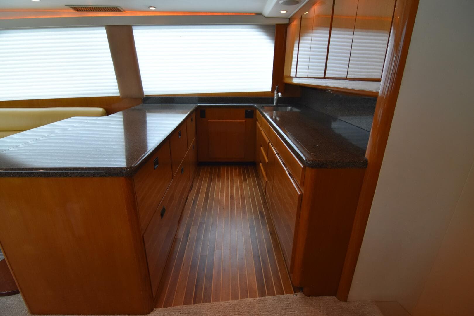 1999 Viking 58 Convertible — photo 18