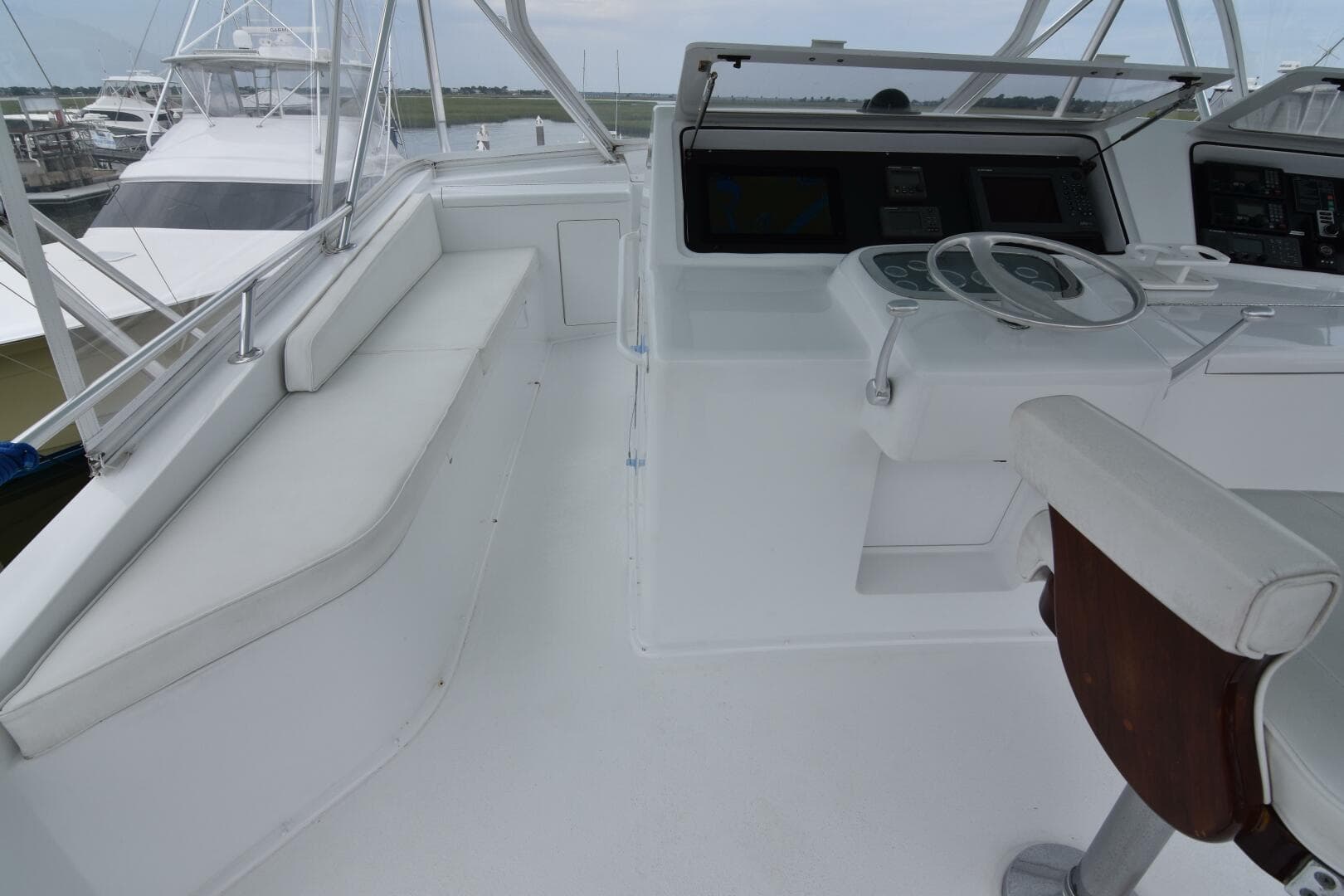 1999 Viking 58 Convertible — photo 33