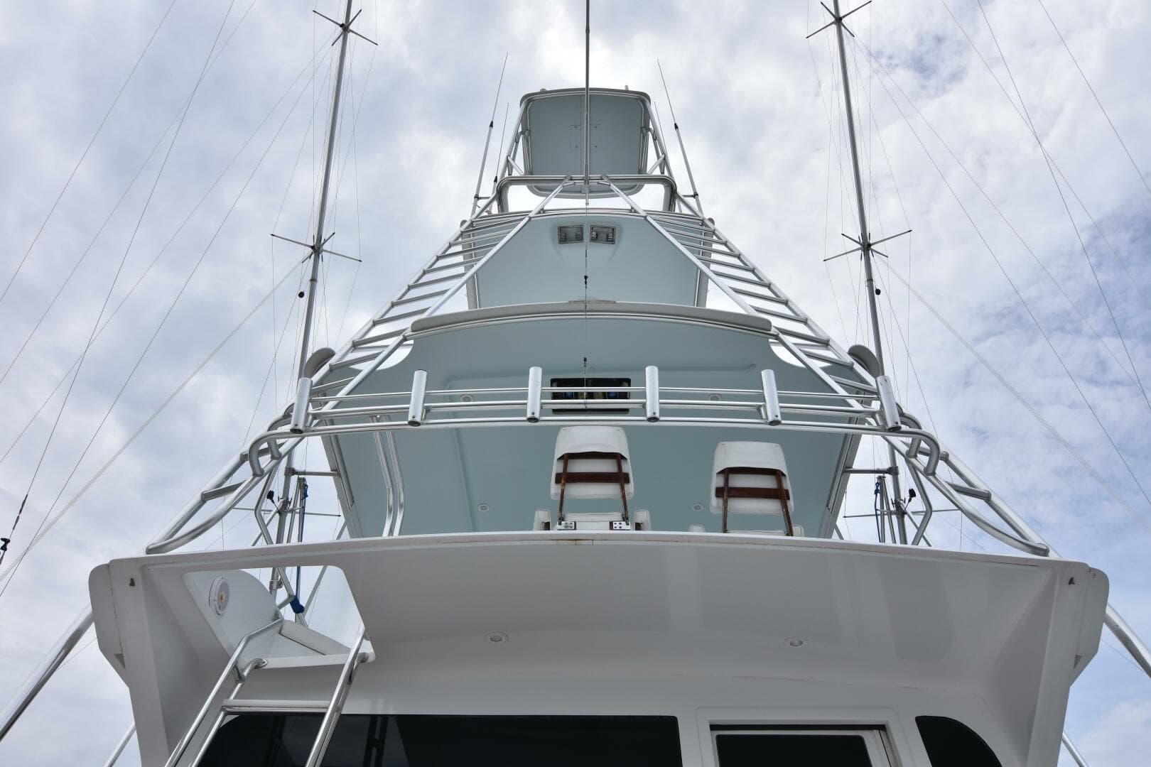 1999 Viking 58 Convertible — photo 11