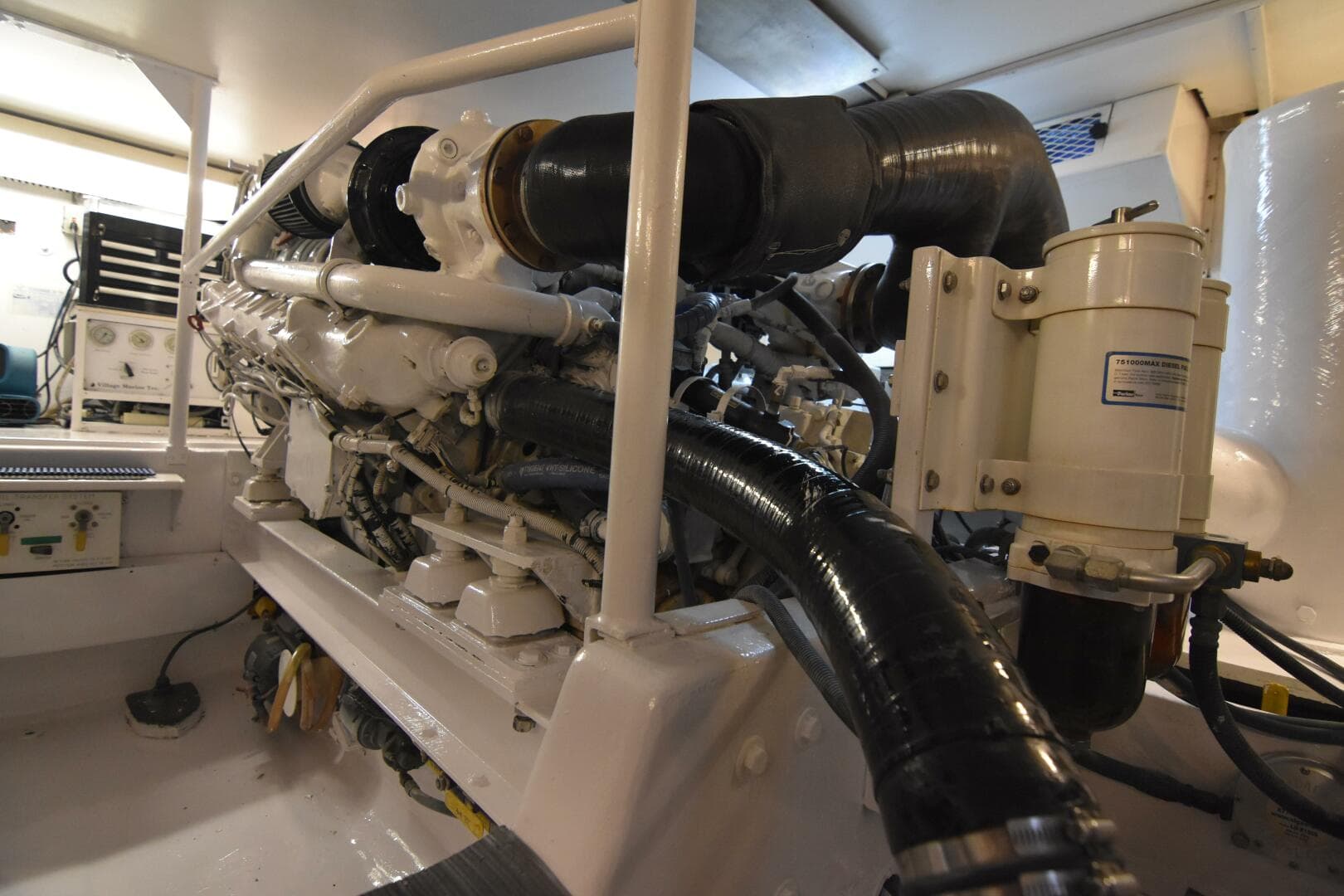 1999 Viking 58 Convertible — photo 39