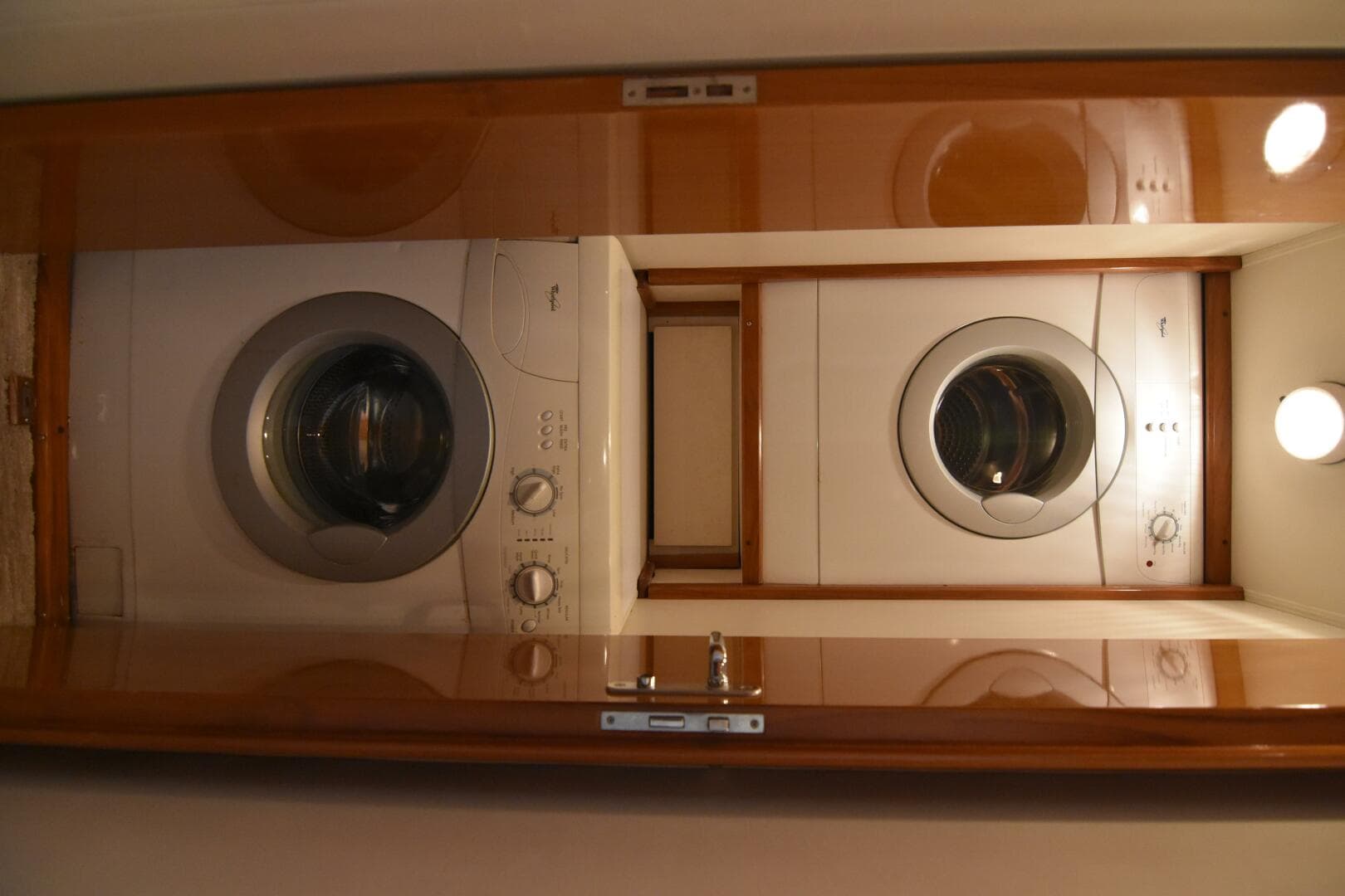 1999 Viking 58 Convertible — photo 31