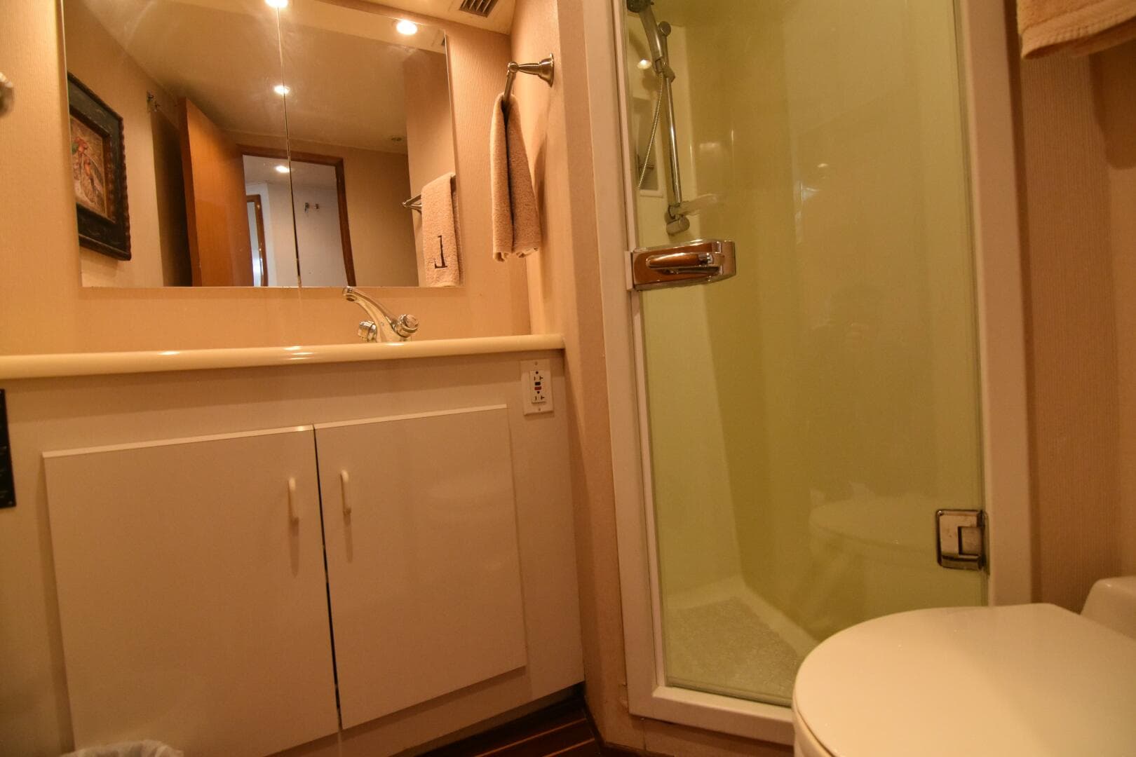 1999 Viking 58 Convertible — photo 29