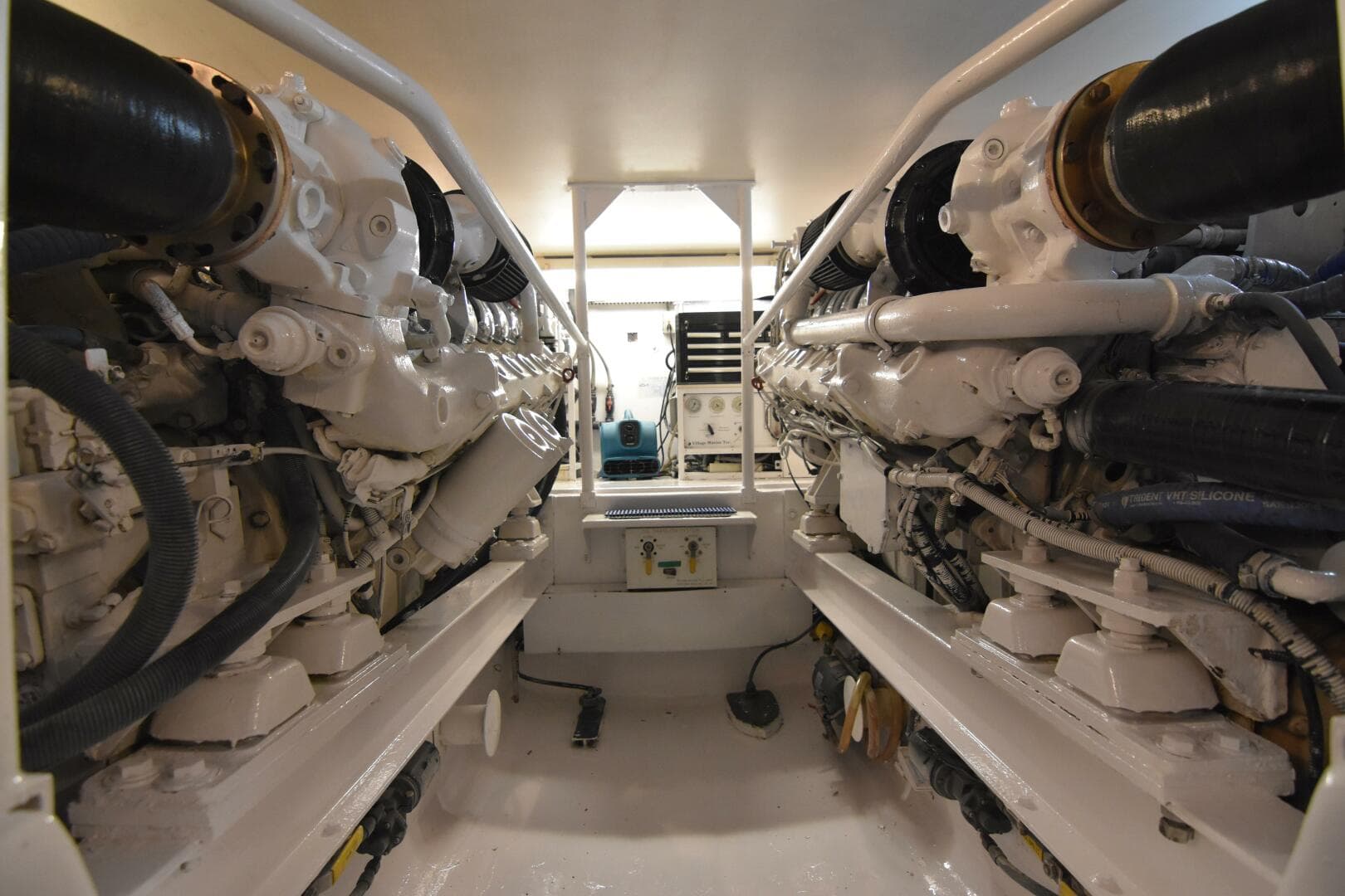 1999 Viking 58 Convertible — photo 37