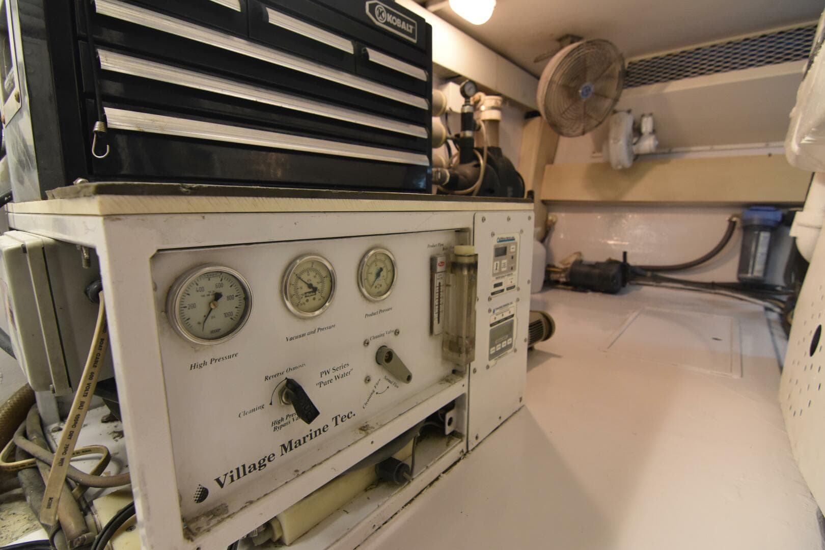 1999 Viking 58 Convertible — photo 42