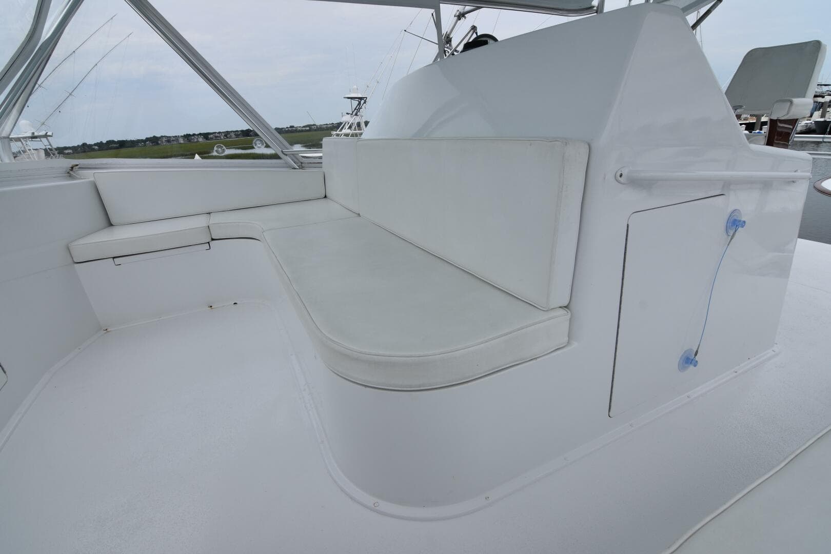 1999 Viking 58 Convertible — photo 36