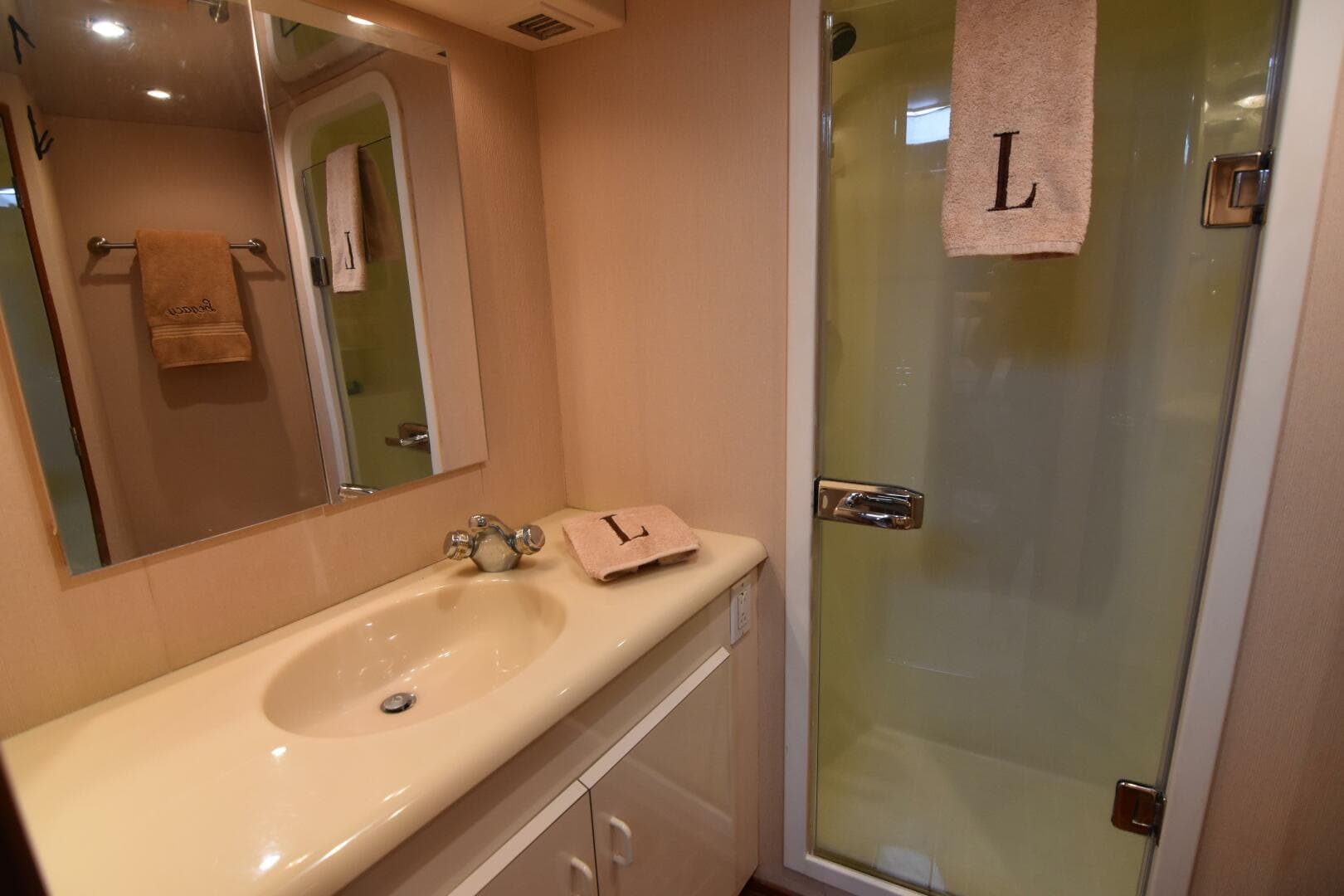 1999 Viking 58 Convertible — photo 24