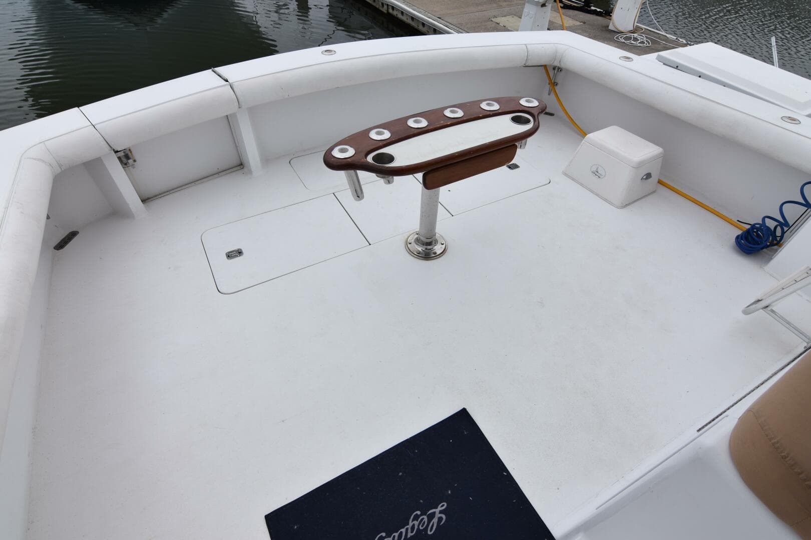 1999 Viking 58 Convertible — photo 10