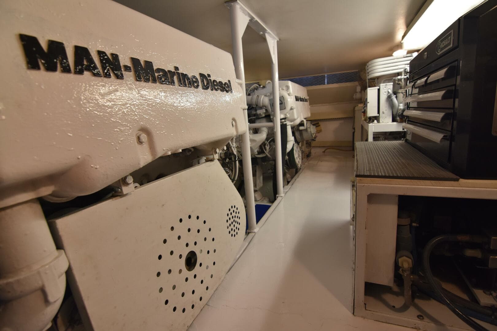 1999 Viking 58 Convertible — photo 43