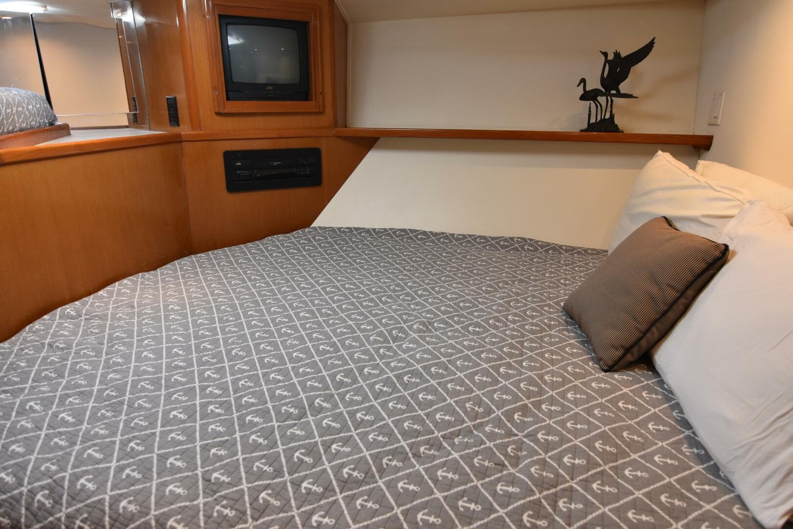 1999 Viking 58 Convertible — photo 28