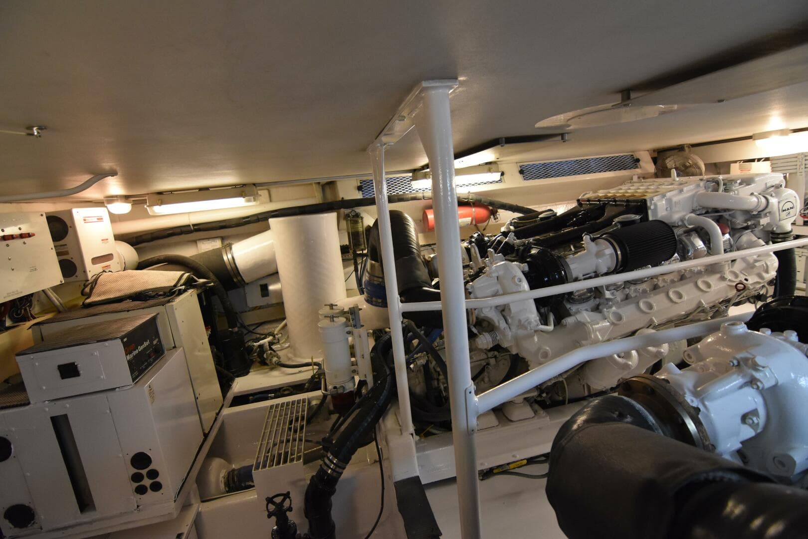 1999 Viking 58 Convertible — photo 41