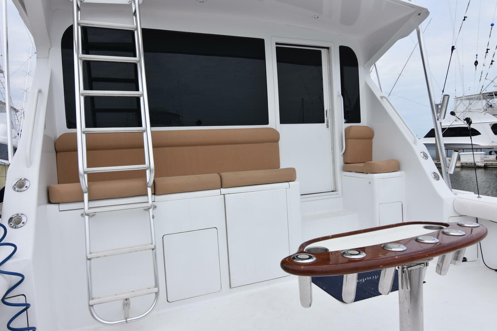 1999 Viking 58 Convertible — photo 6