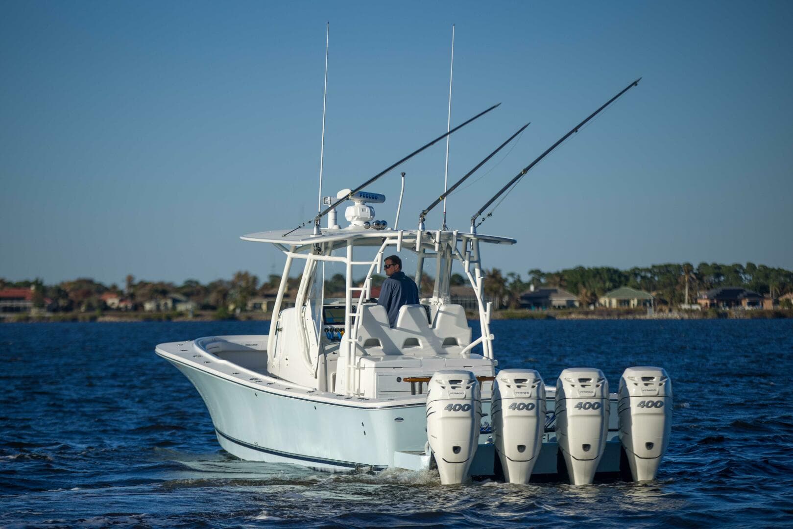 2016 Regulator 41 Center Console — photo 42