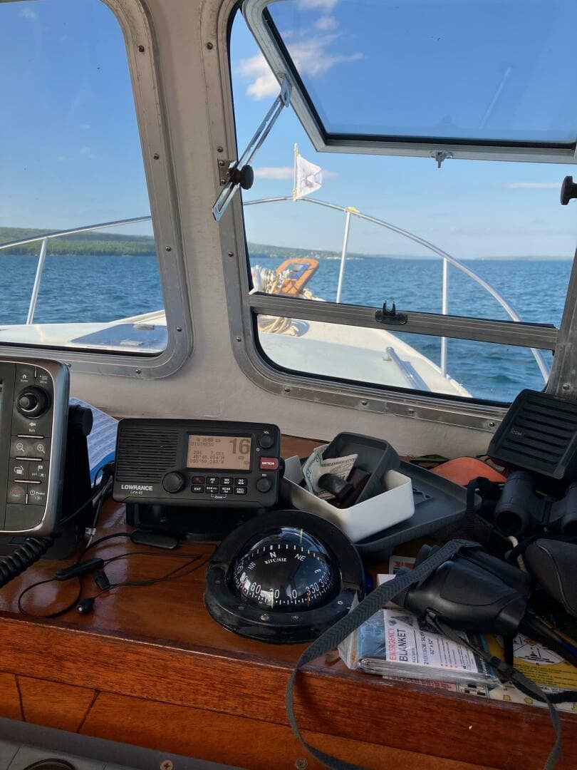 2000 Harvey Boat Works 28 — photo 7