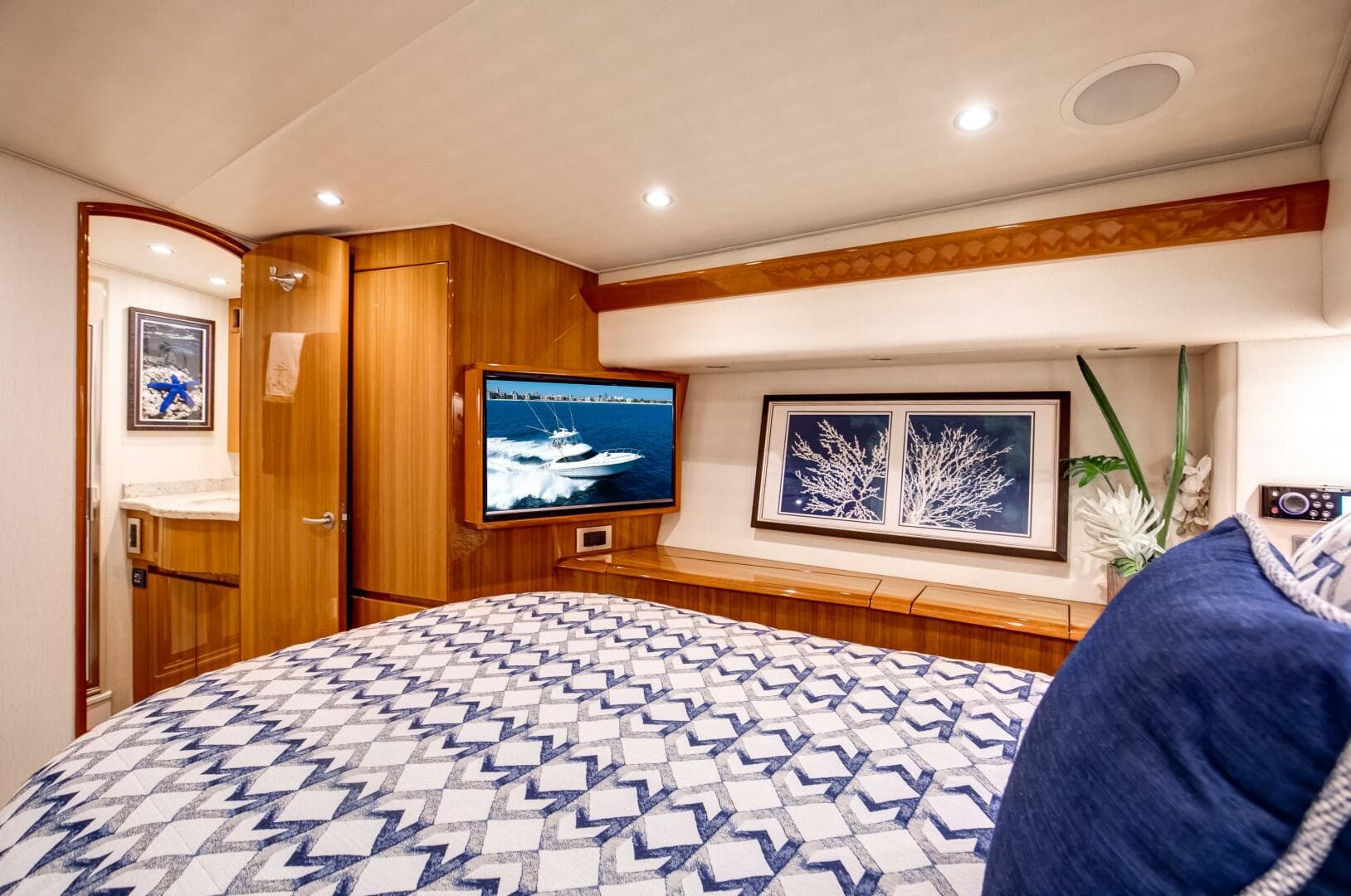 2018 Viking 48 Convertible — photo 8