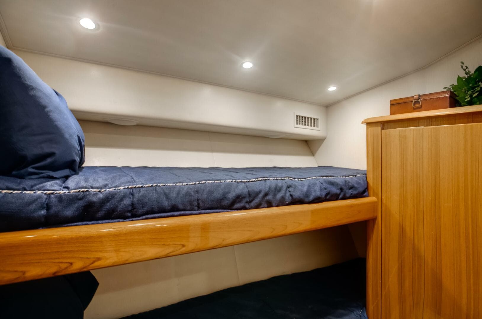 2018 Viking 48 Convertible — photo 13