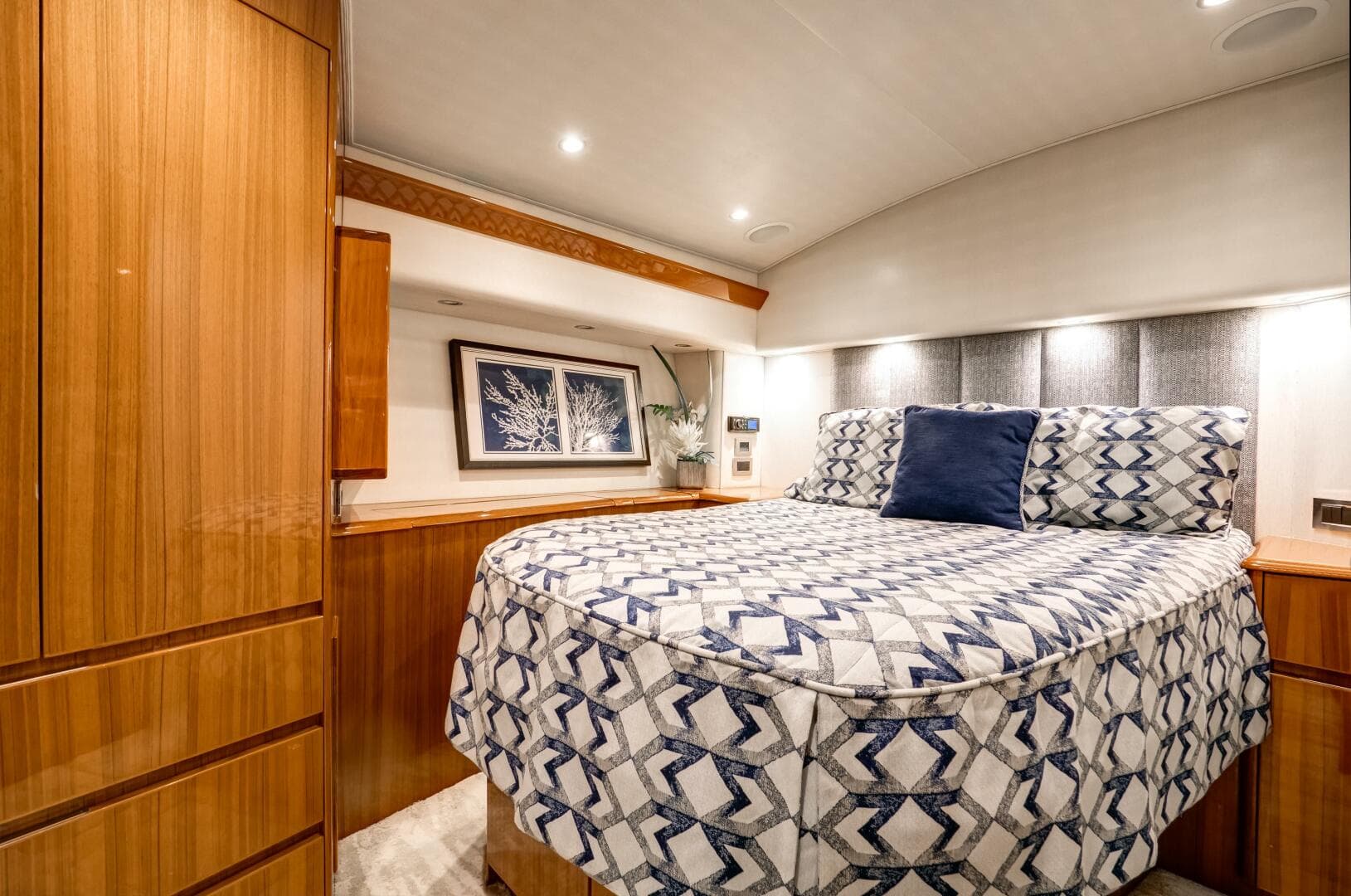 2018 Viking 48 Convertible — photo 9