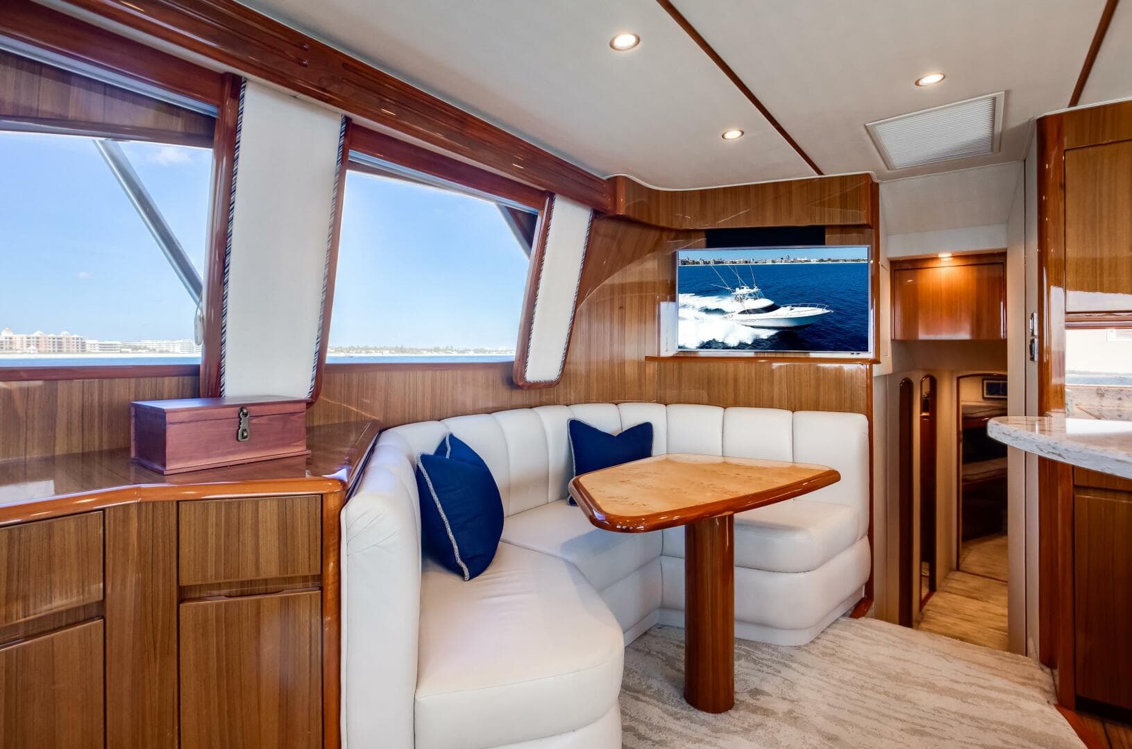 2018 Viking 48 Convertible — photo 5