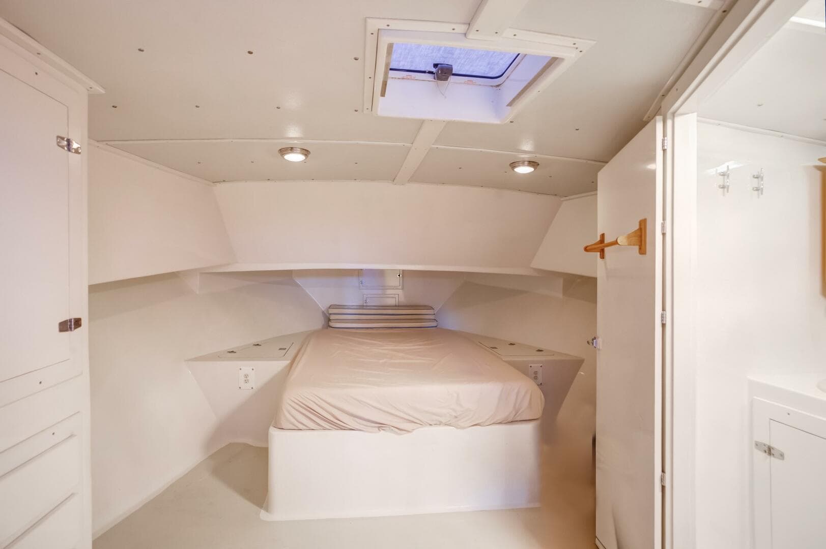 2014 Chesapeake 46 Trawler — photo 18