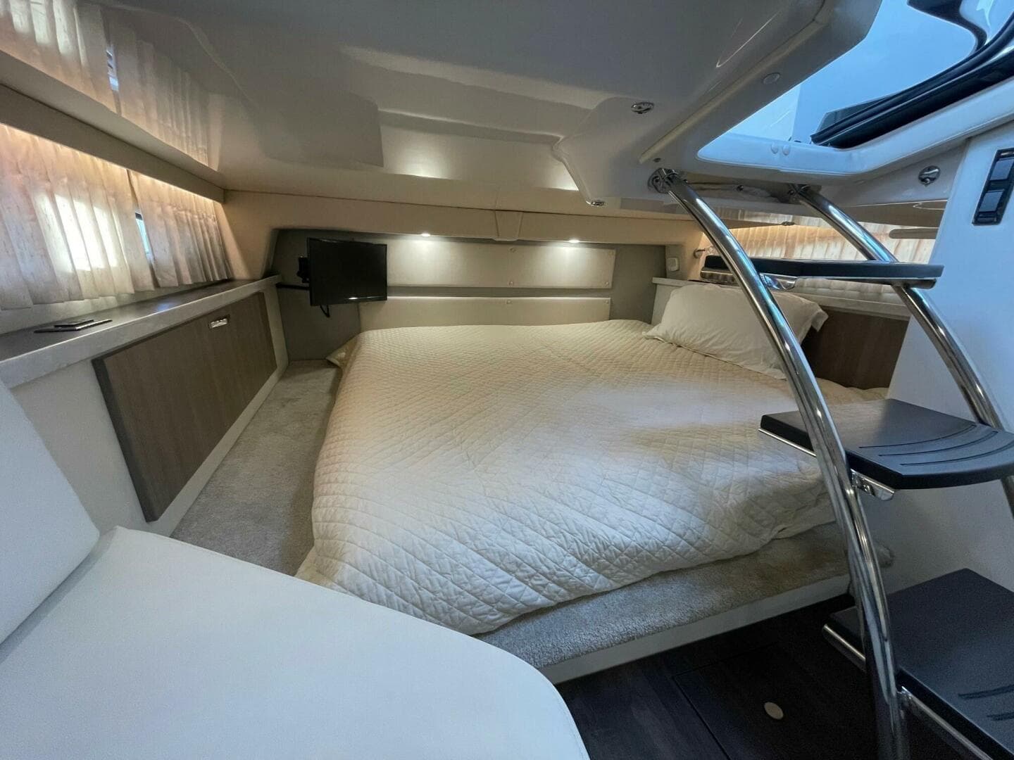 2021 Regal 33 Xo — photo 21