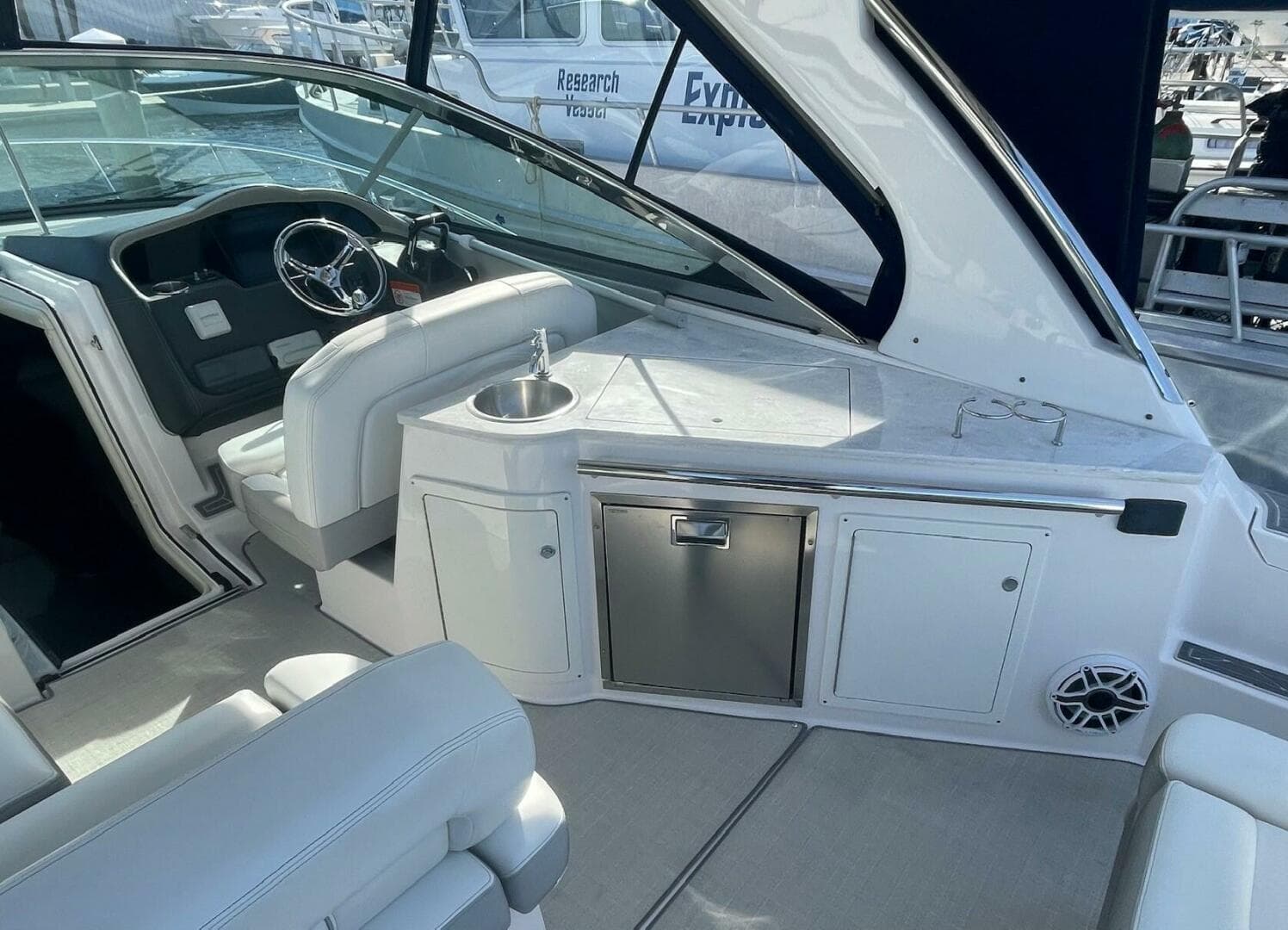 2021 Regal 33 Xo — photo 12