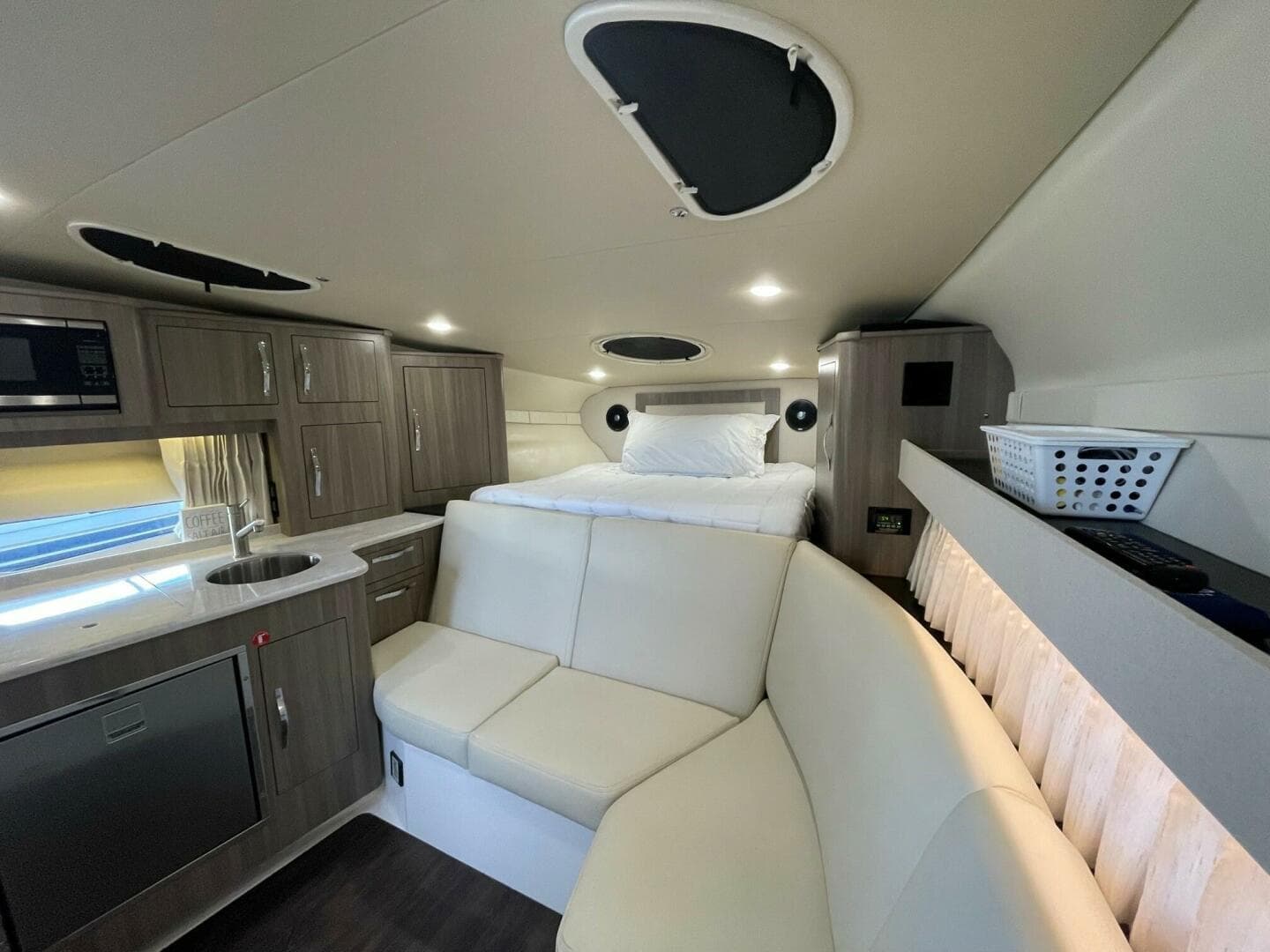 2021 Regal 33 Xo — photo 18