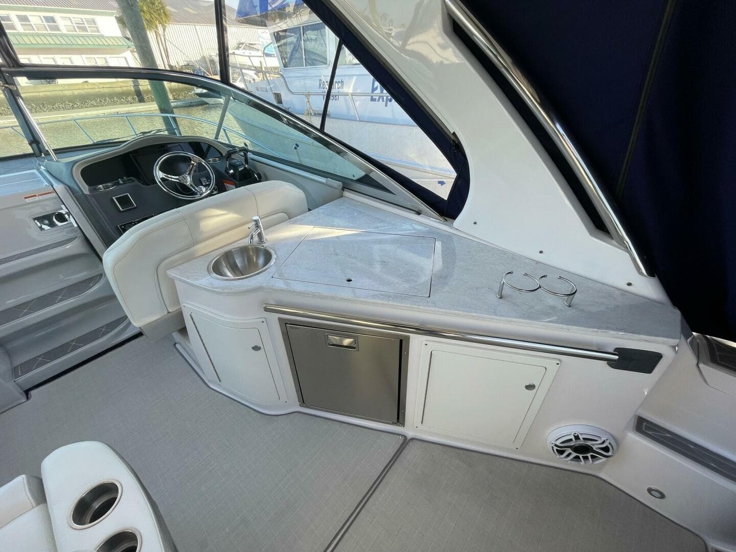 2021 Regal 33 Xo — photo 8