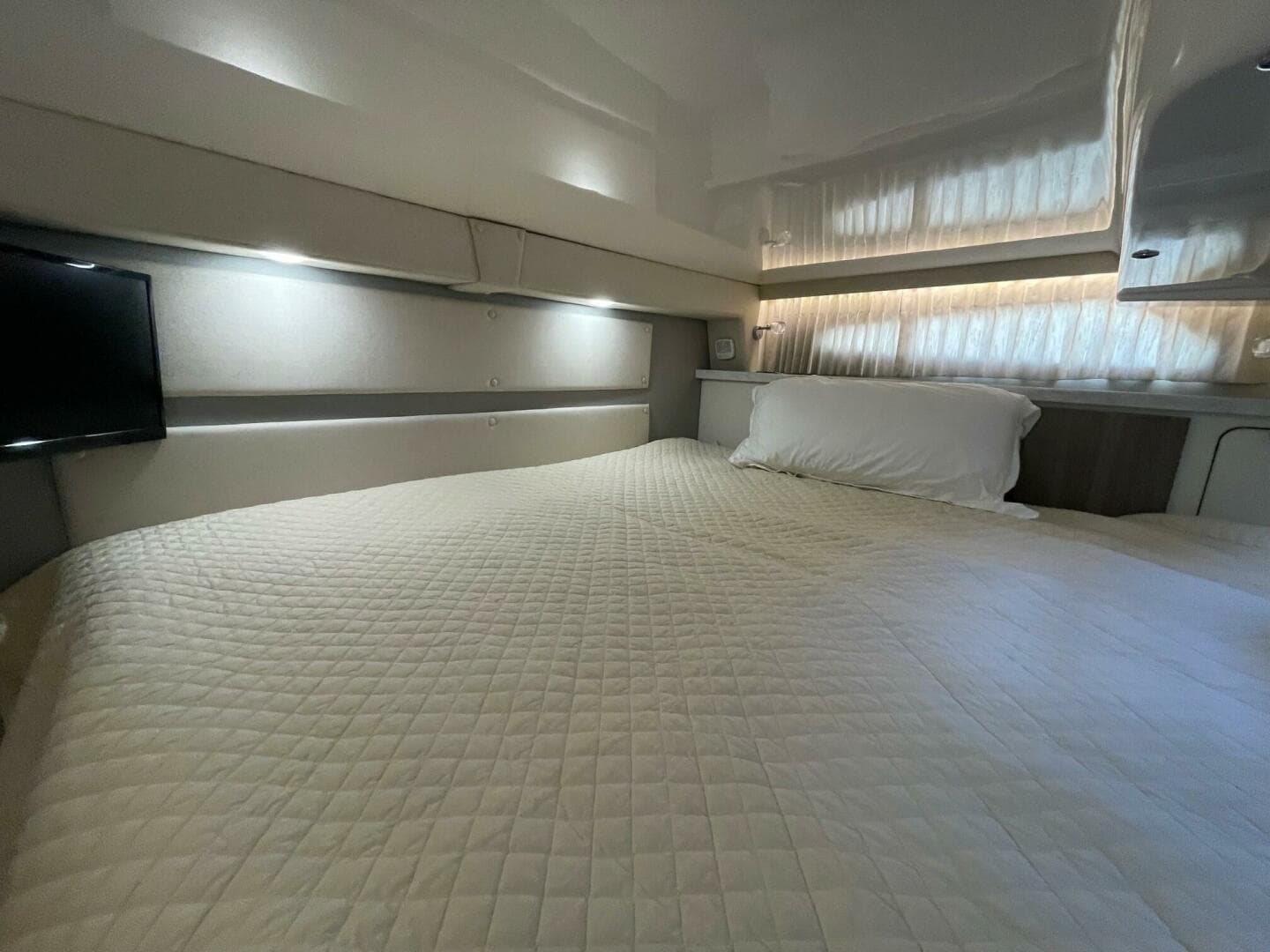 2021 Regal 33 Xo — photo 23