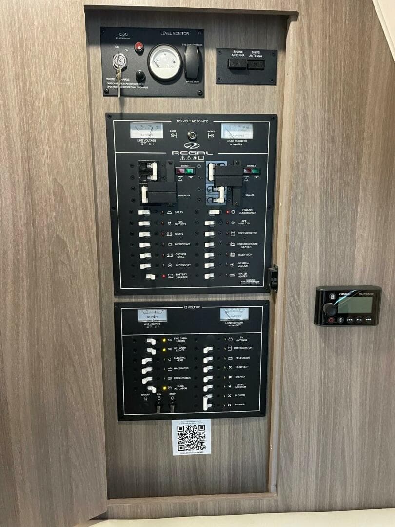 2021 Regal 33 Xo — photo 29