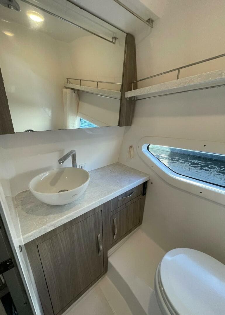 2021 Regal 33 Xo — photo 25