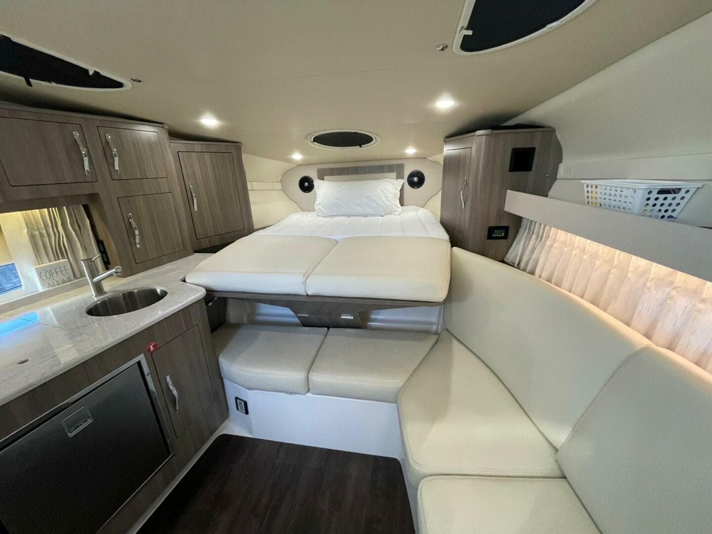 2021 Regal 33 Xo — photo 27