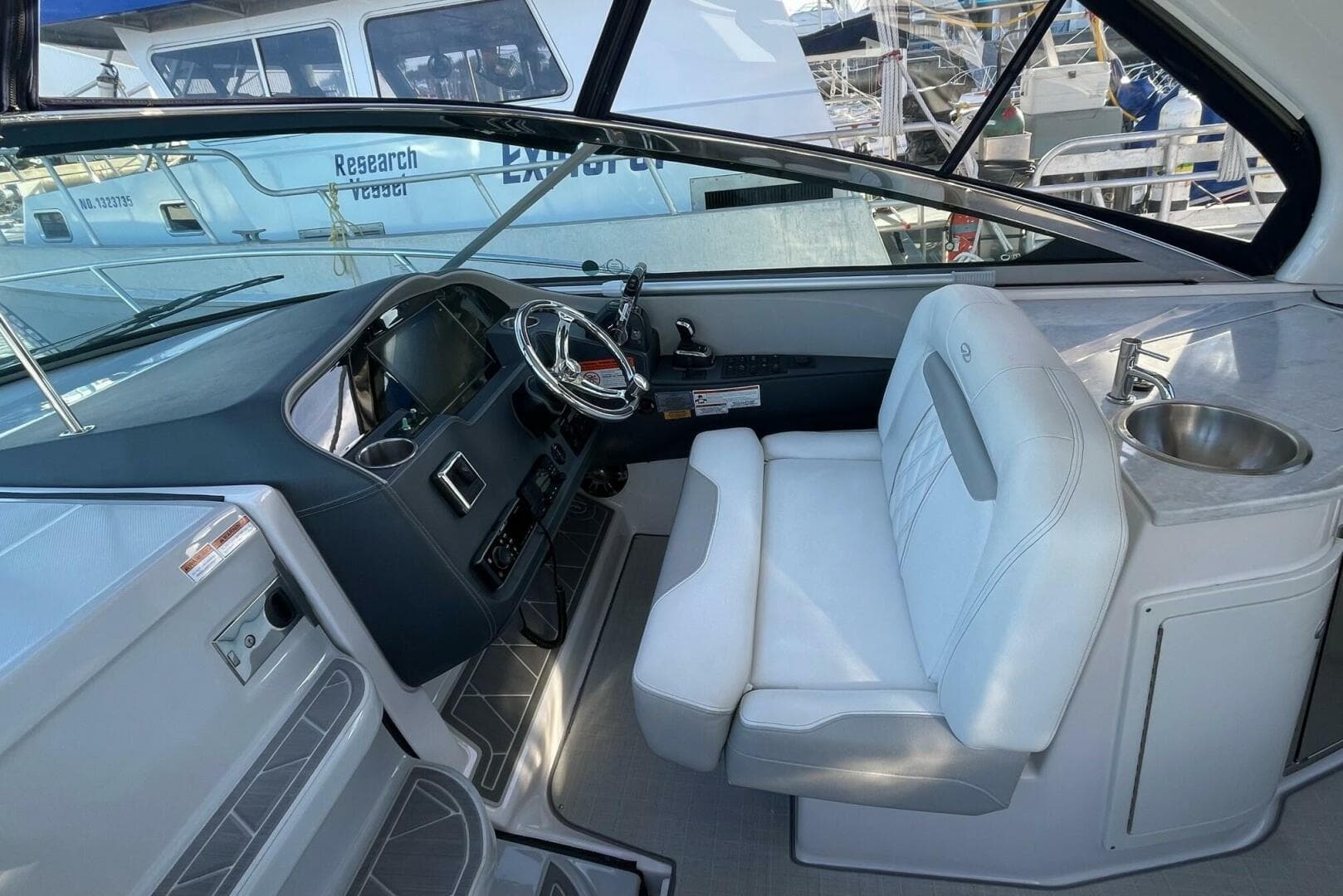 2021 Regal 33 Xo — photo 15
