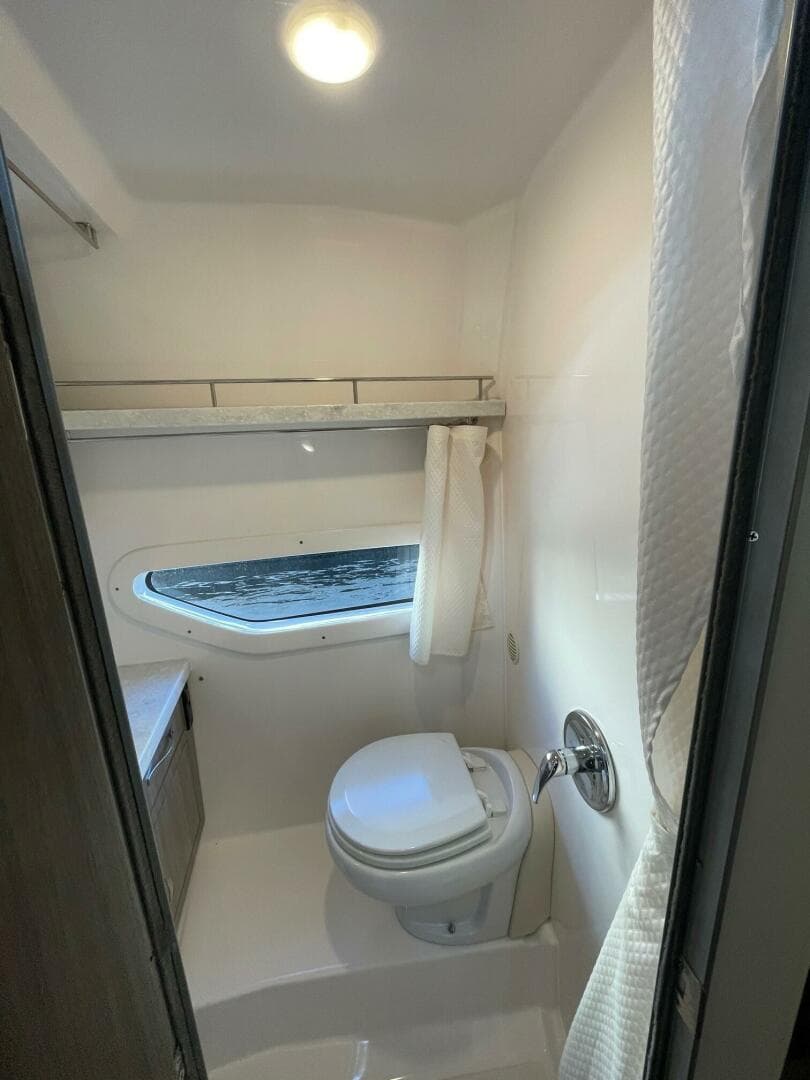 2021 Regal 33 Xo — photo 24