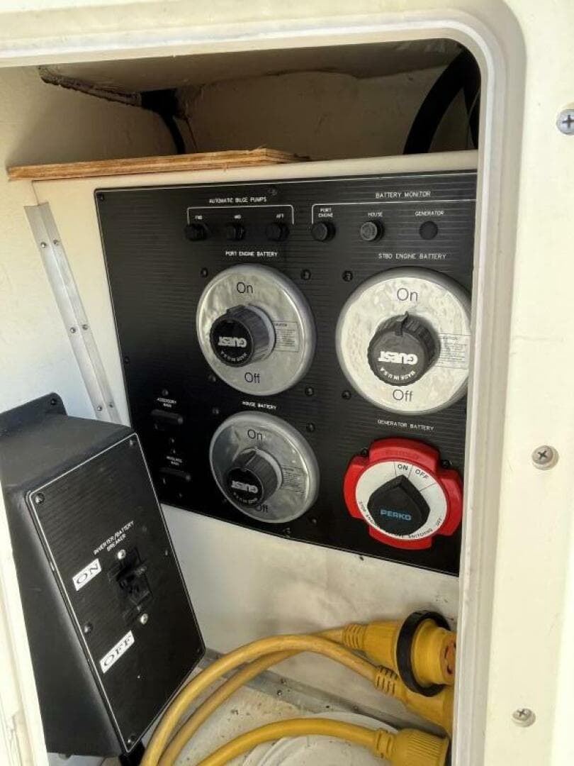 1996 Bayliner 3788 Command Bridge — photo 9